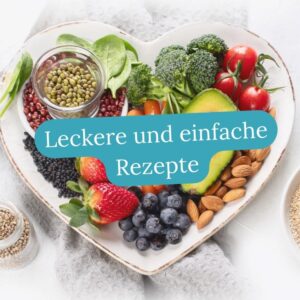 Teller in Herzform mit Gemüse und Obst